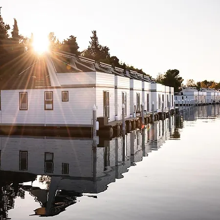 Botel Dreamy Houseboat By The Sea With Terrace And Hot Tub